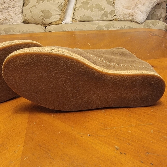 Crown Vintage Wedge Bootie - Picture 3 of 6